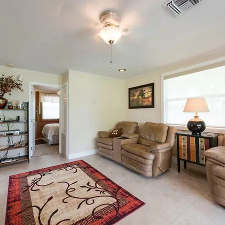 Gulf Beauty, 2 Bedrooms, Gulf Side Cottage, Sleeps 4